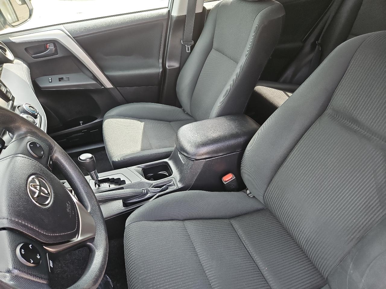 Toyota RAV4 LE AWD 2016