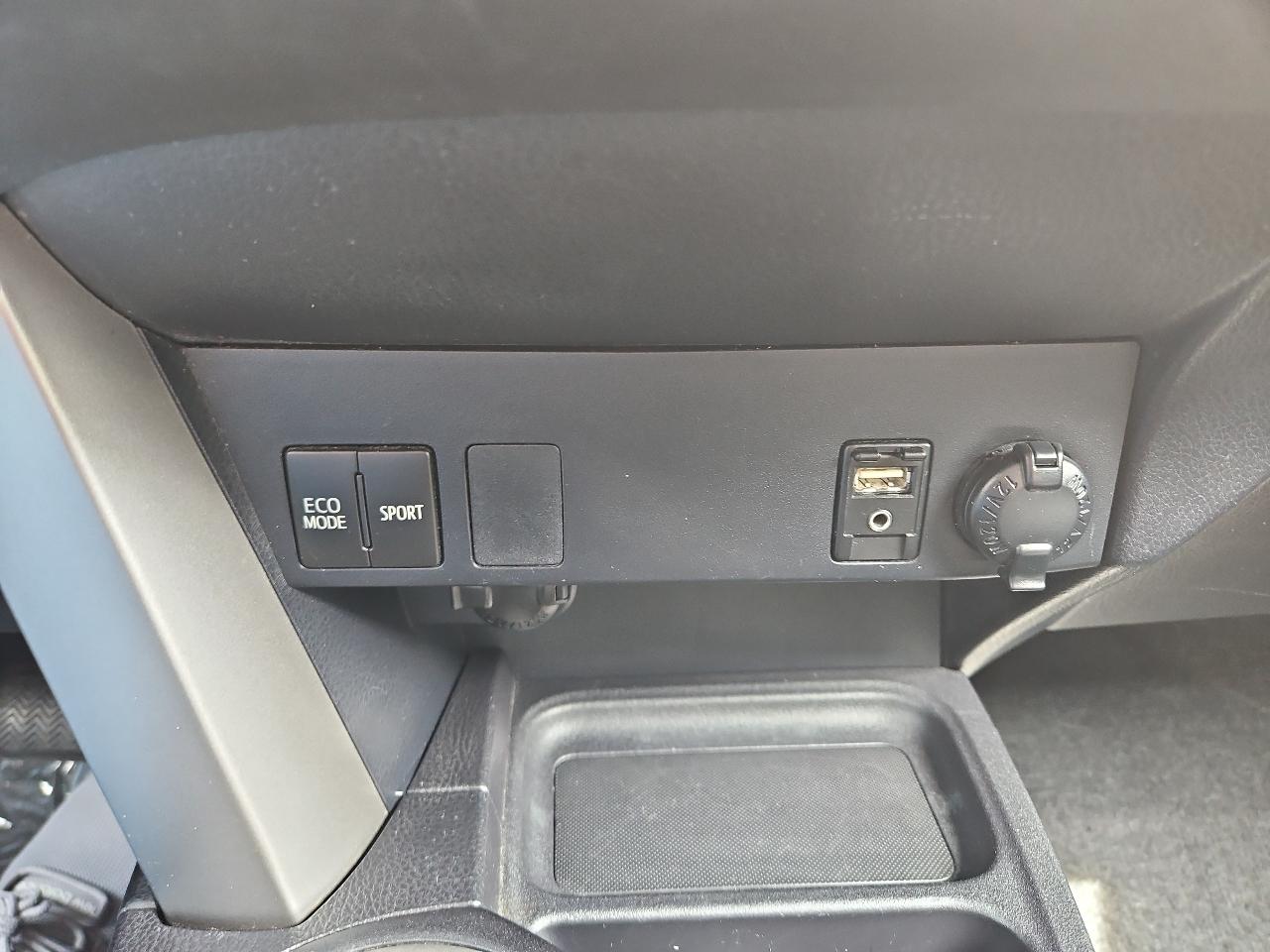 Toyota RAV4 LE AWD 2016