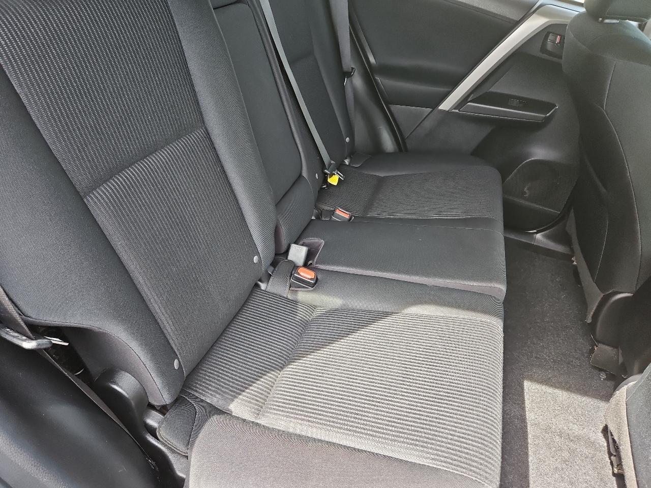 Toyota RAV4 LE AWD 2016