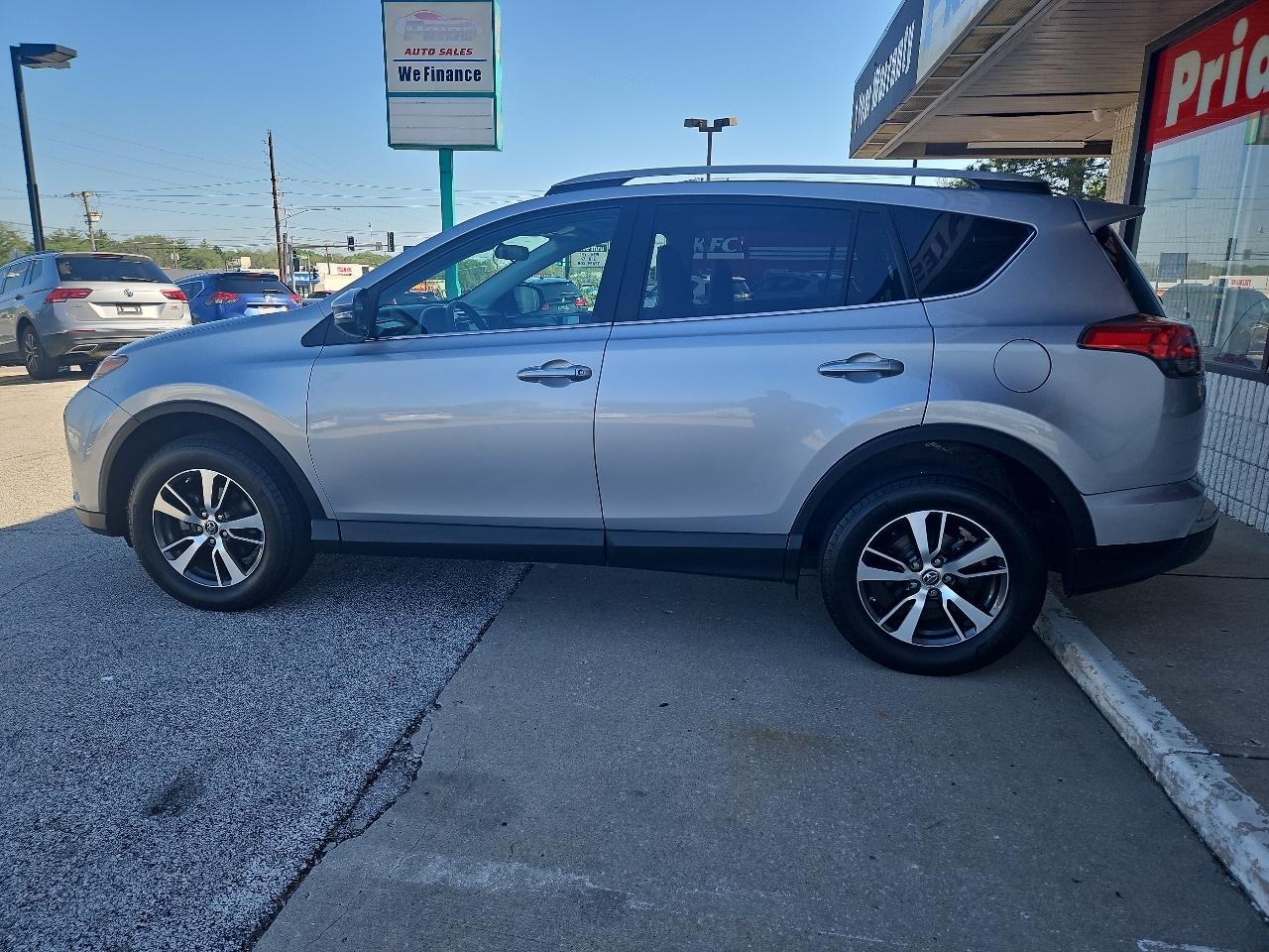 Toyota RAV4 XLE FWD 2017