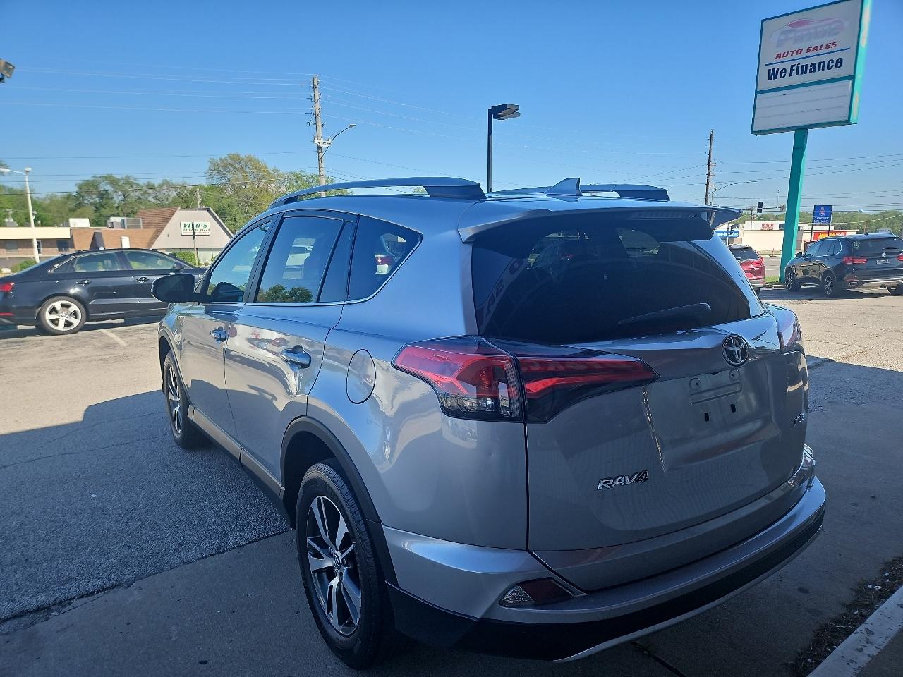Toyota RAV4 XLE FWD 2017