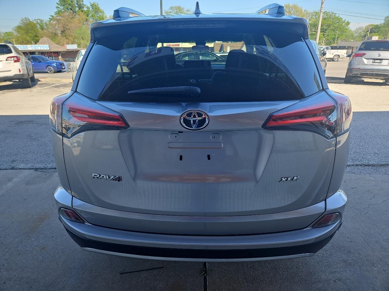 Toyota RAV4 XLE FWD 2017