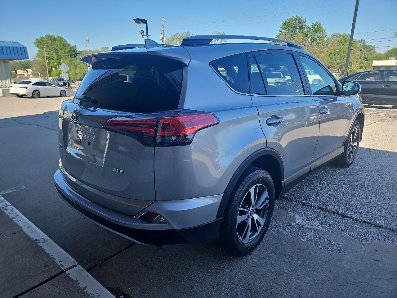 Toyota RAV4 XLE FWD 2017