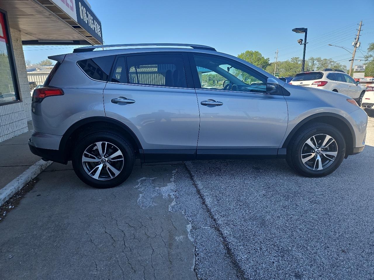 Toyota RAV4 XLE FWD 2017