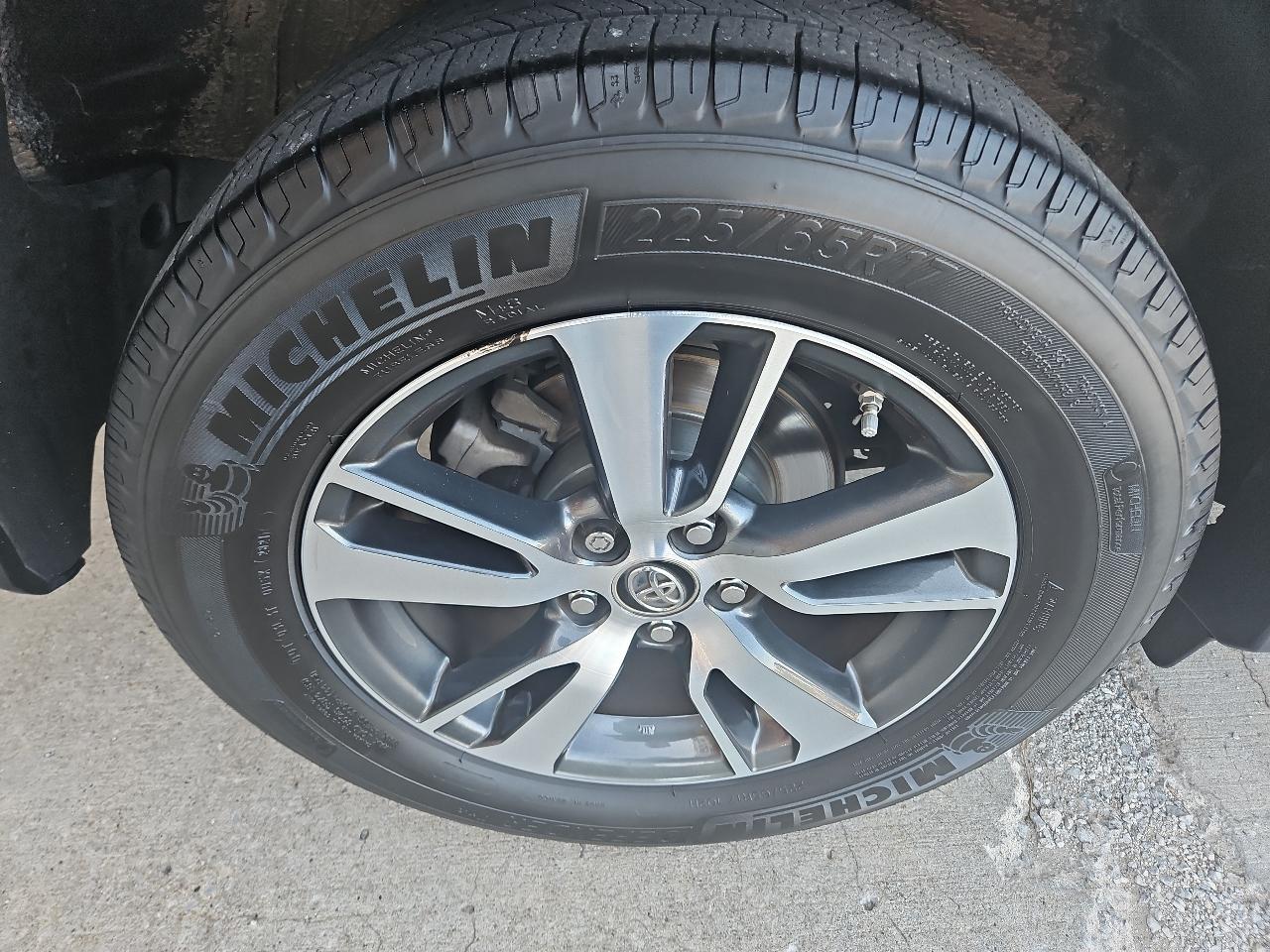 Toyota RAV4 XLE FWD 2017