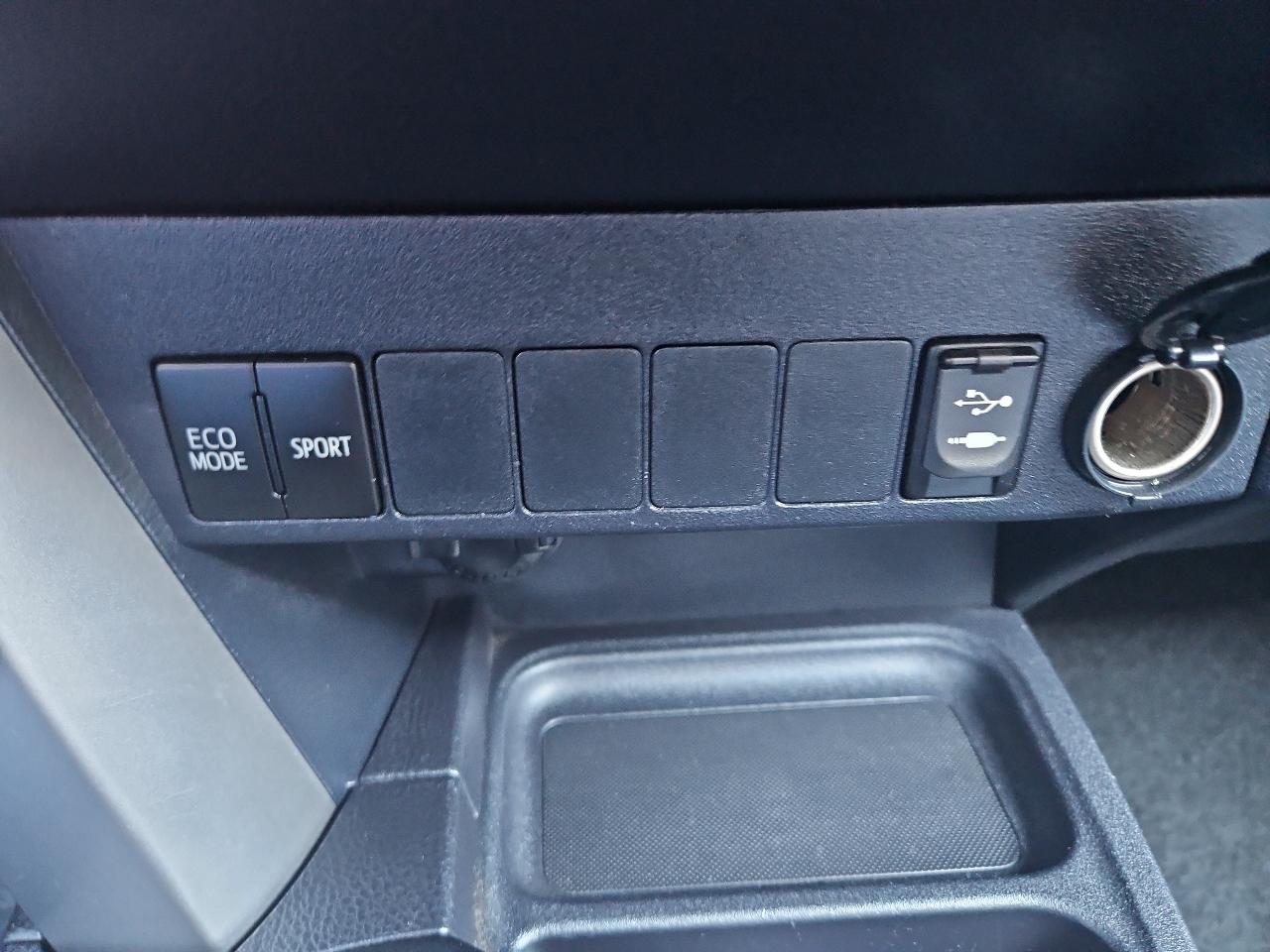 Toyota RAV4 XLE FWD 2017