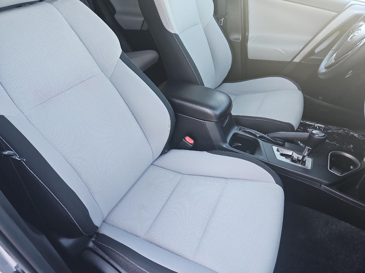 Toyota RAV4 XLE FWD 2017