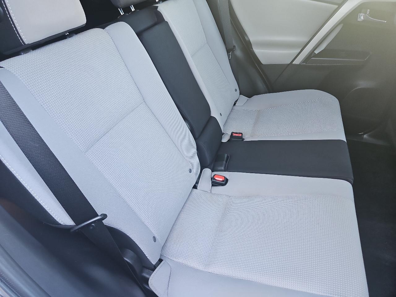 Toyota RAV4 XLE FWD 2017