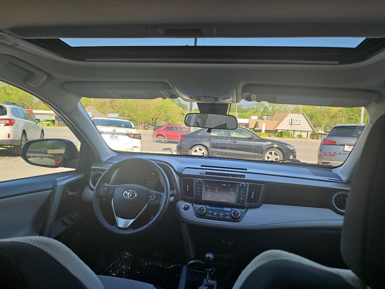 Toyota RAV4 XLE FWD 2017