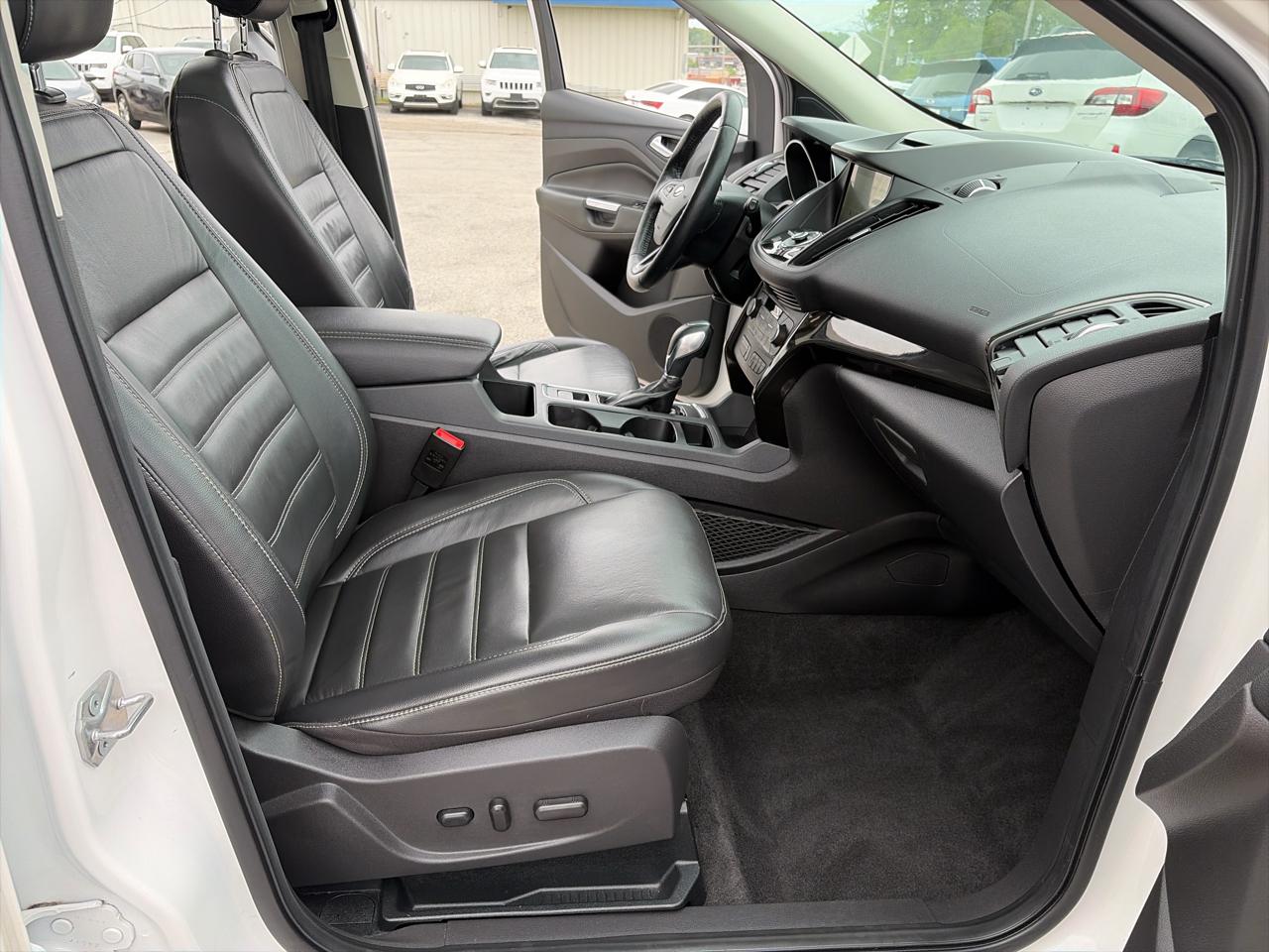 Ford Escape Titanium 4WD 2018
