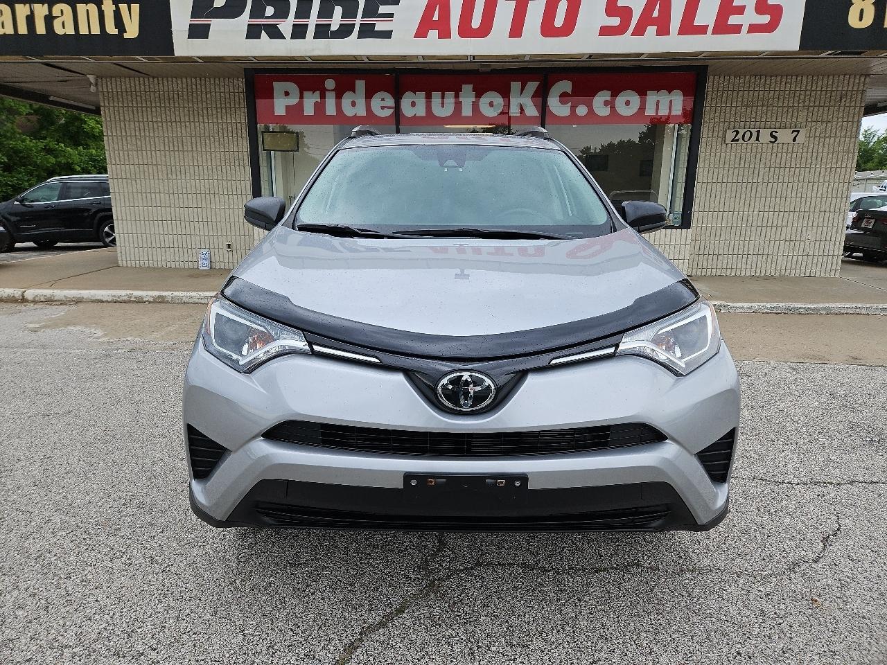 Toyota RAV4 LE AWD 2018