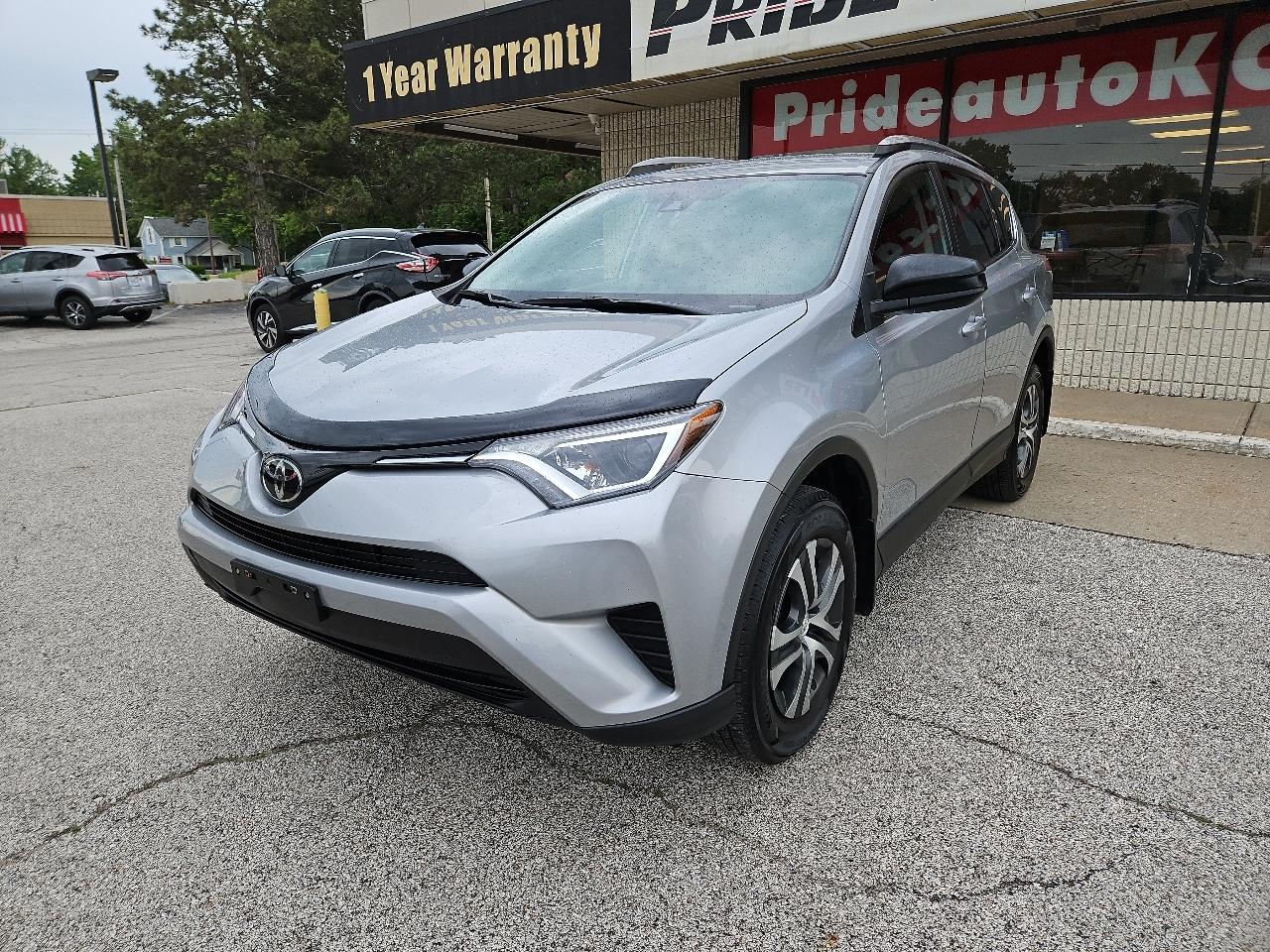 Toyota RAV4 LE AWD 2018