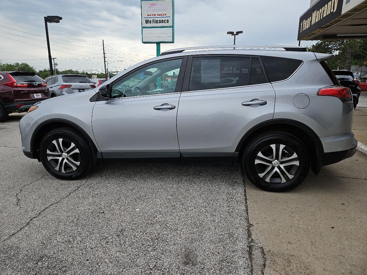 Toyota RAV4 LE AWD 2018