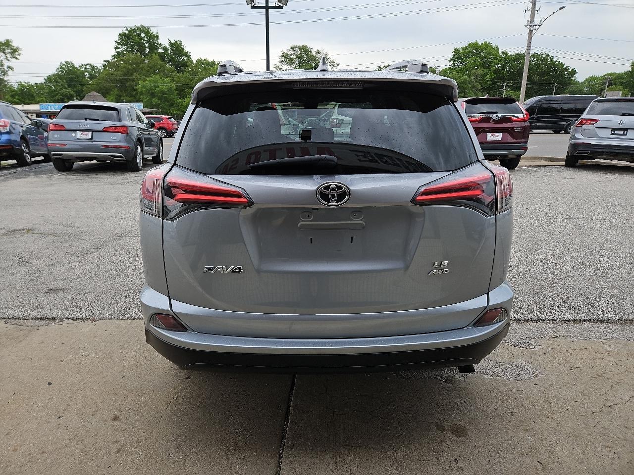 Toyota RAV4 LE AWD 2018