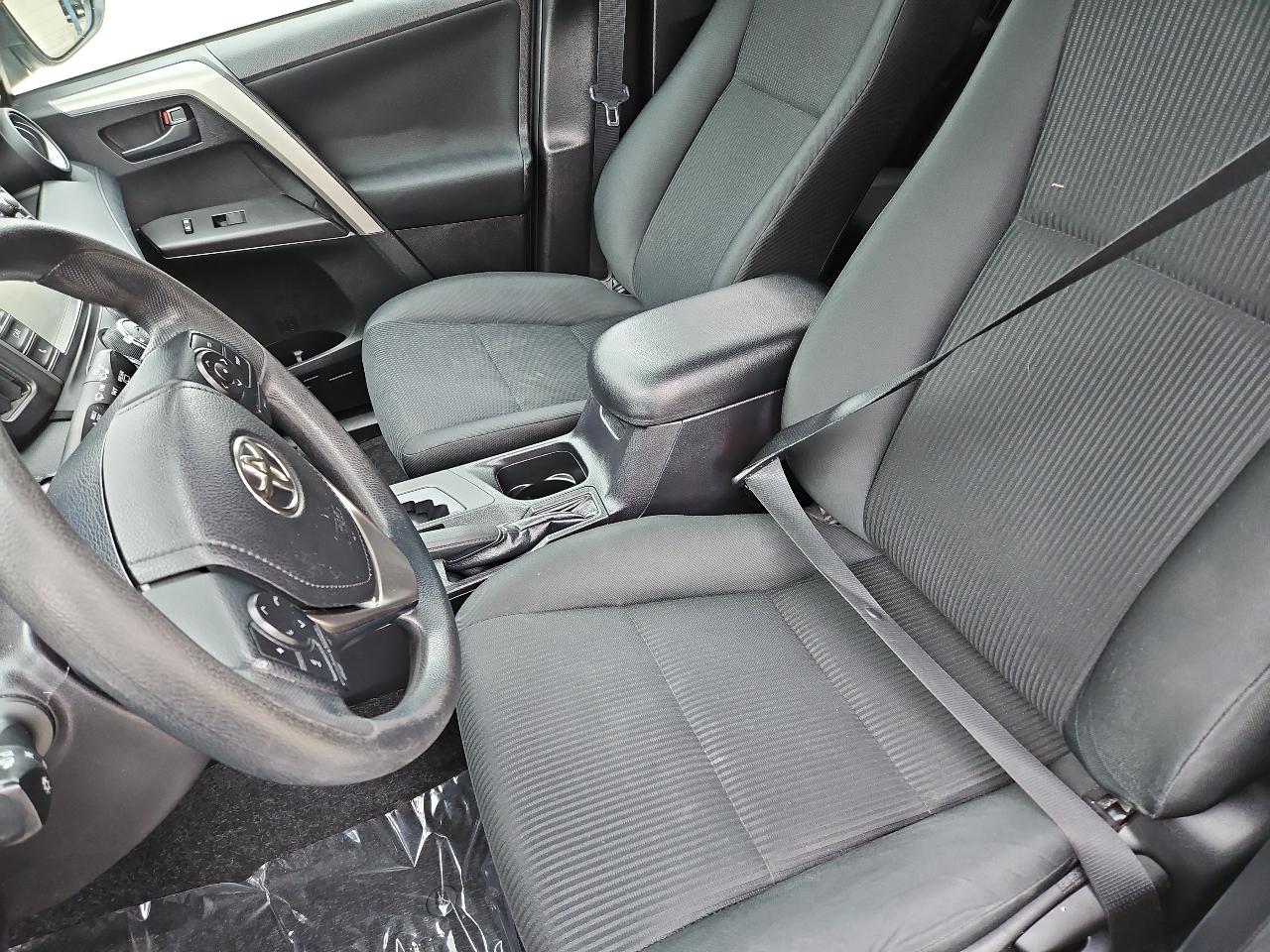 Toyota RAV4 LE AWD 2018