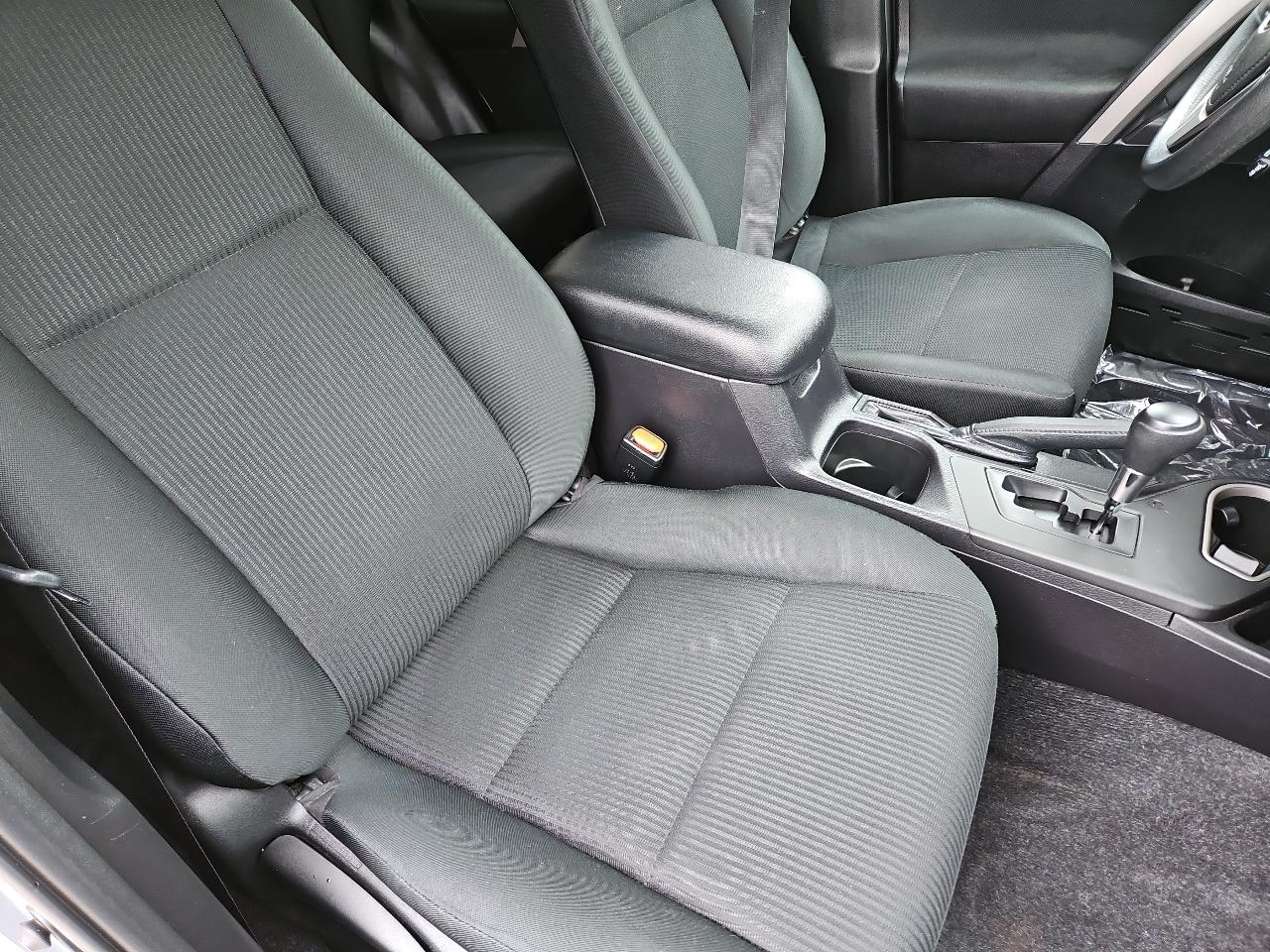 Toyota RAV4 LE AWD 2018