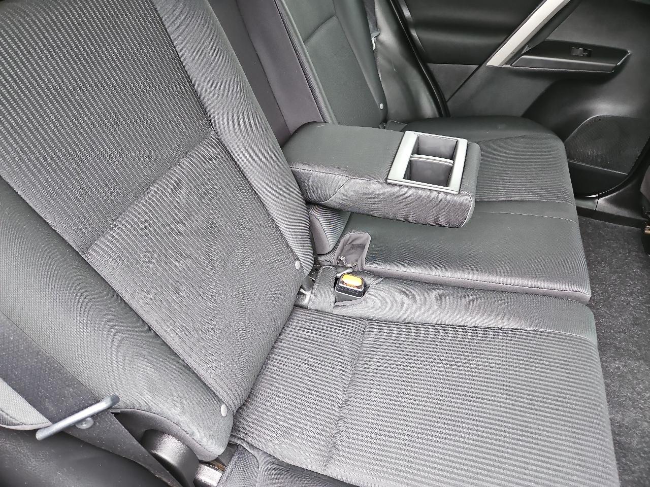 Toyota RAV4 LE AWD 2018