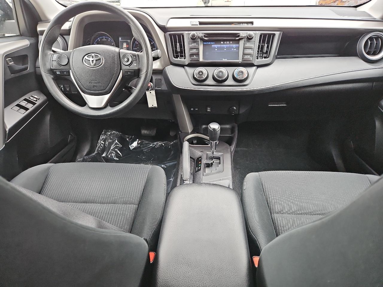 Toyota RAV4 LE AWD 2018