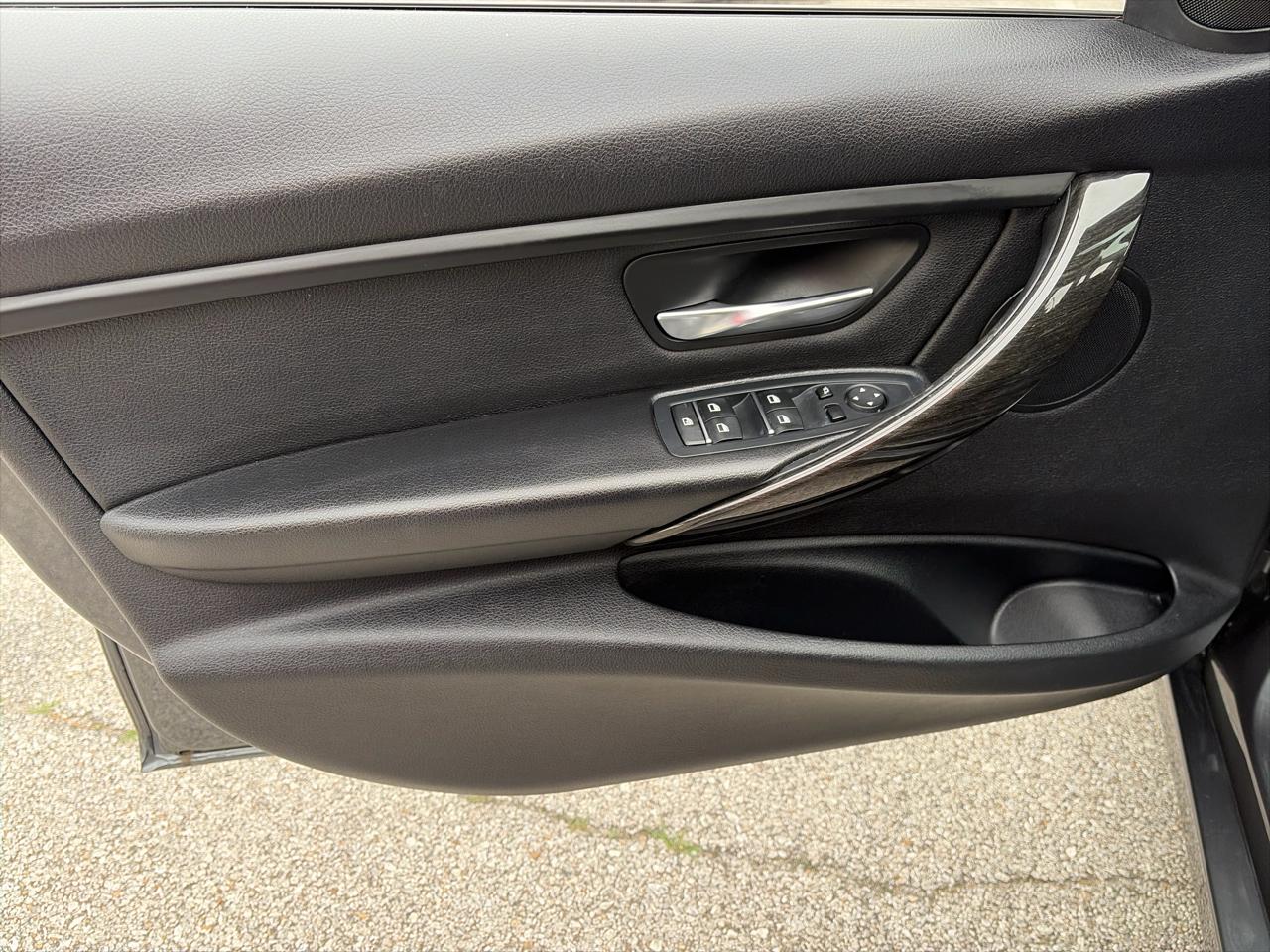 BMW 3-Series 320i xDrive Sedan 2016