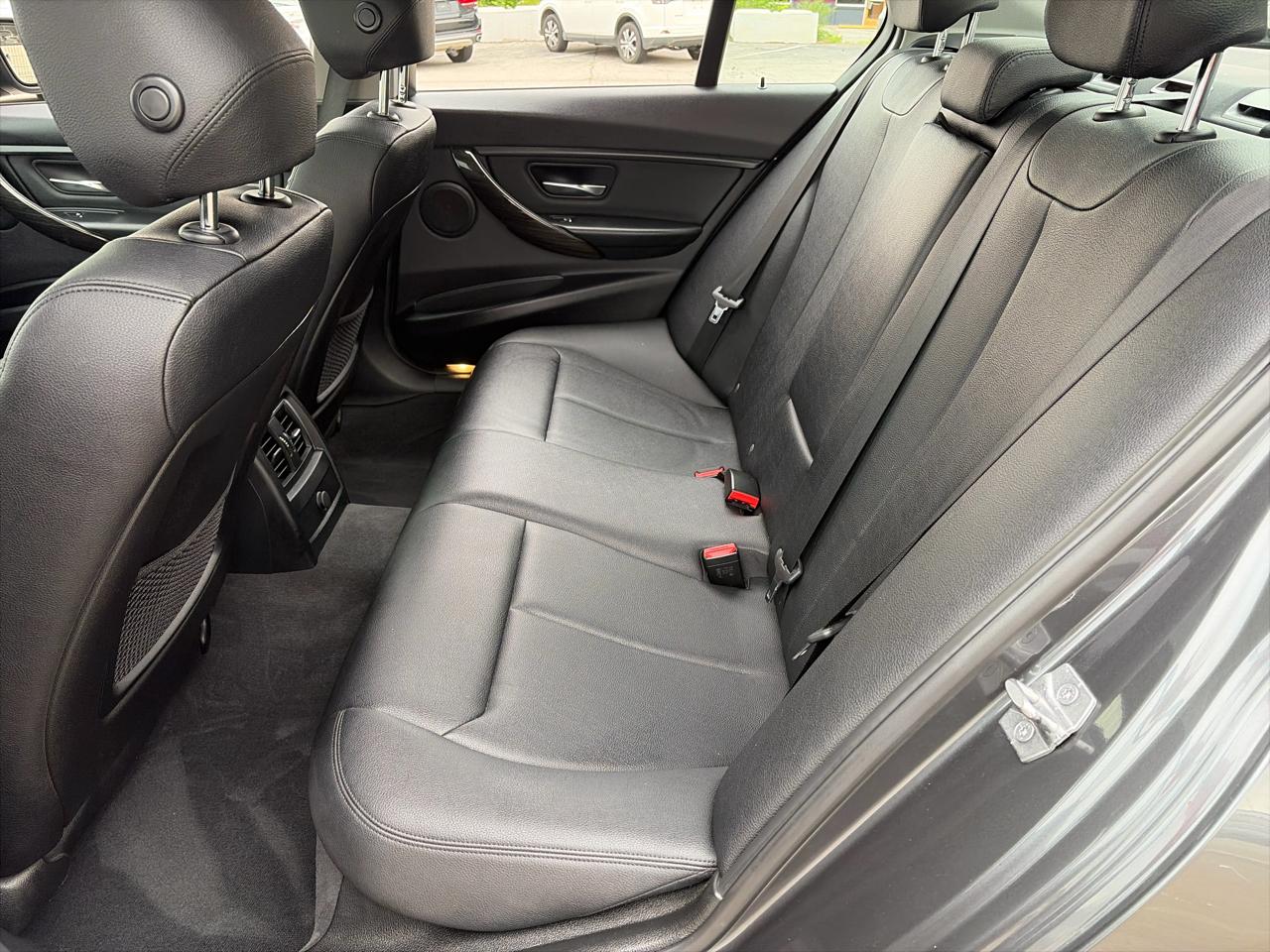 BMW 3-Series 320i xDrive Sedan 2016