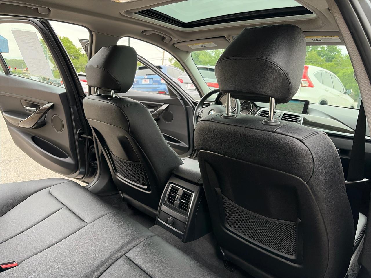 BMW 3-Series 320i xDrive Sedan 2016