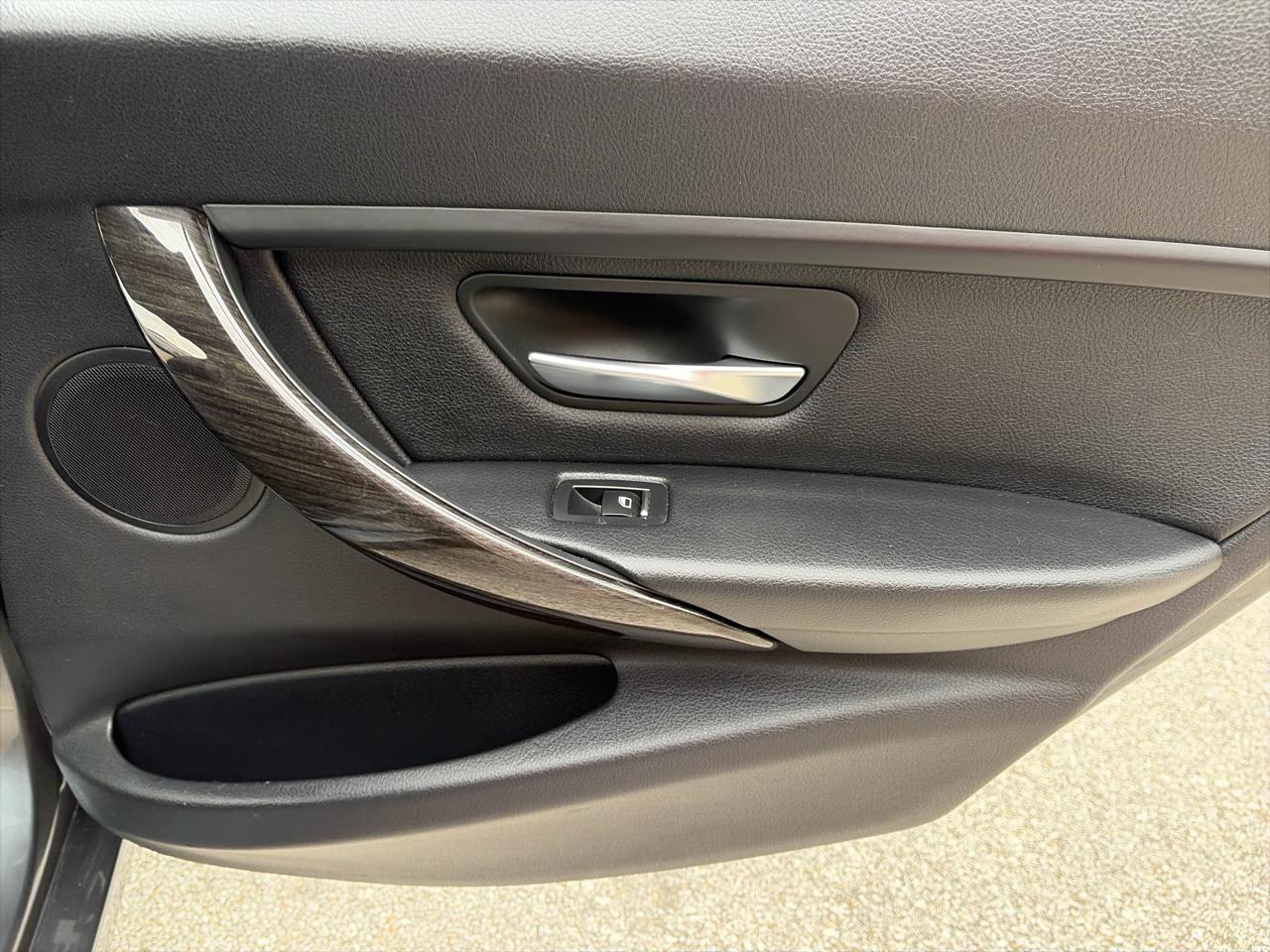 BMW 3-Series 320i xDrive Sedan 2016