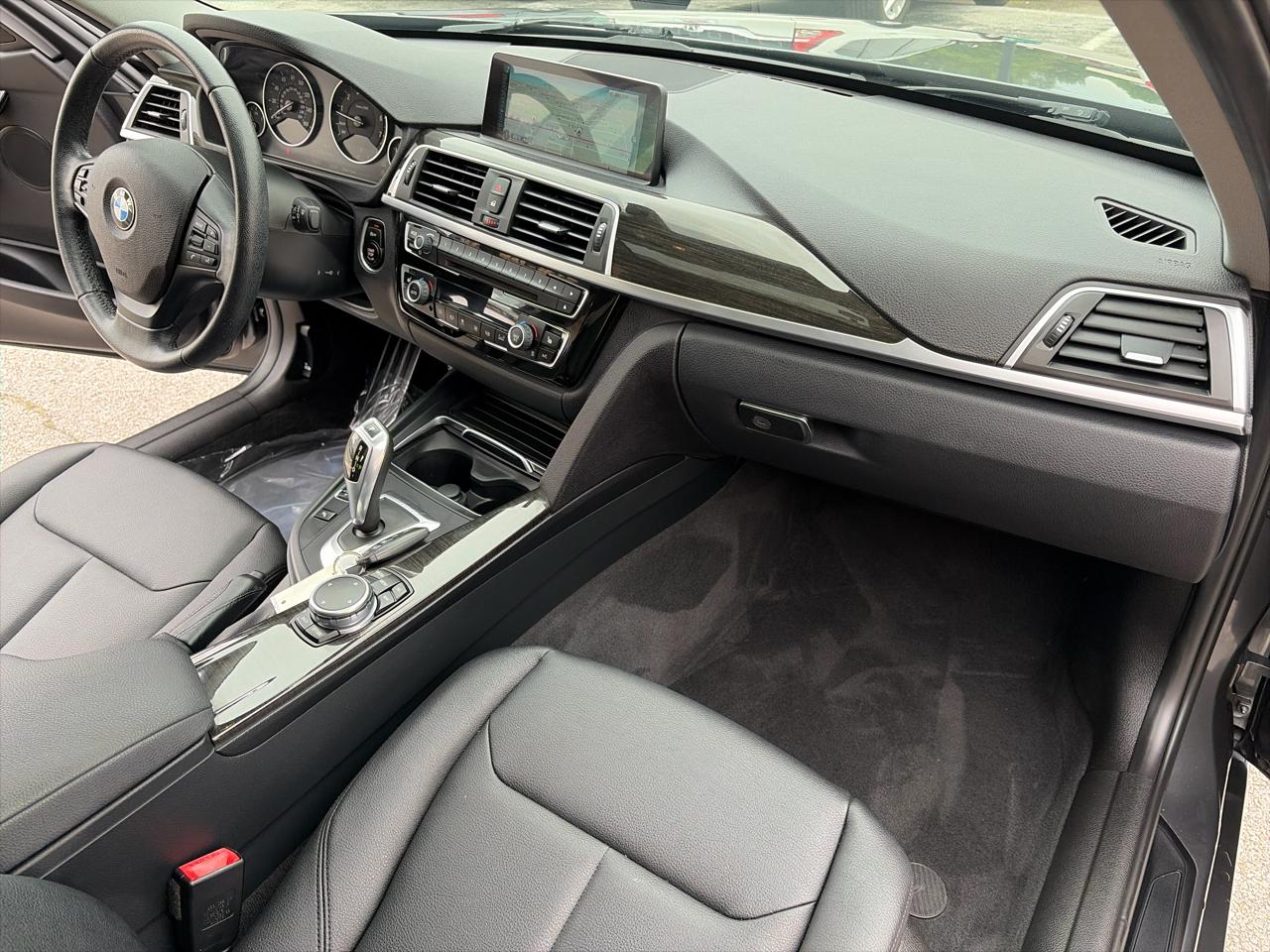 BMW 3-Series 320i xDrive Sedan 2016