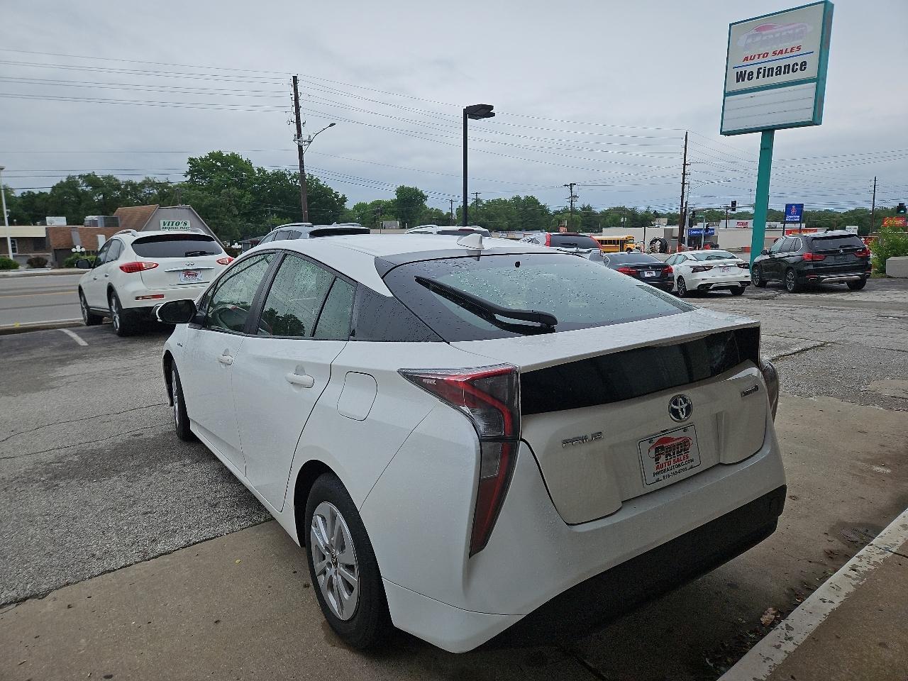 Toyota Prius Two 2017
