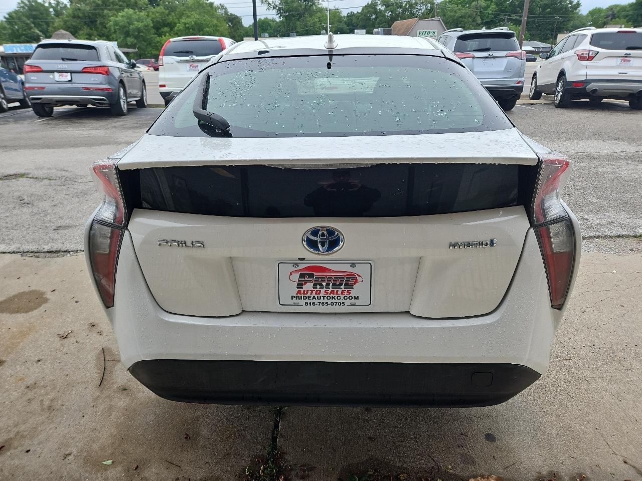 Toyota Prius Two 2017