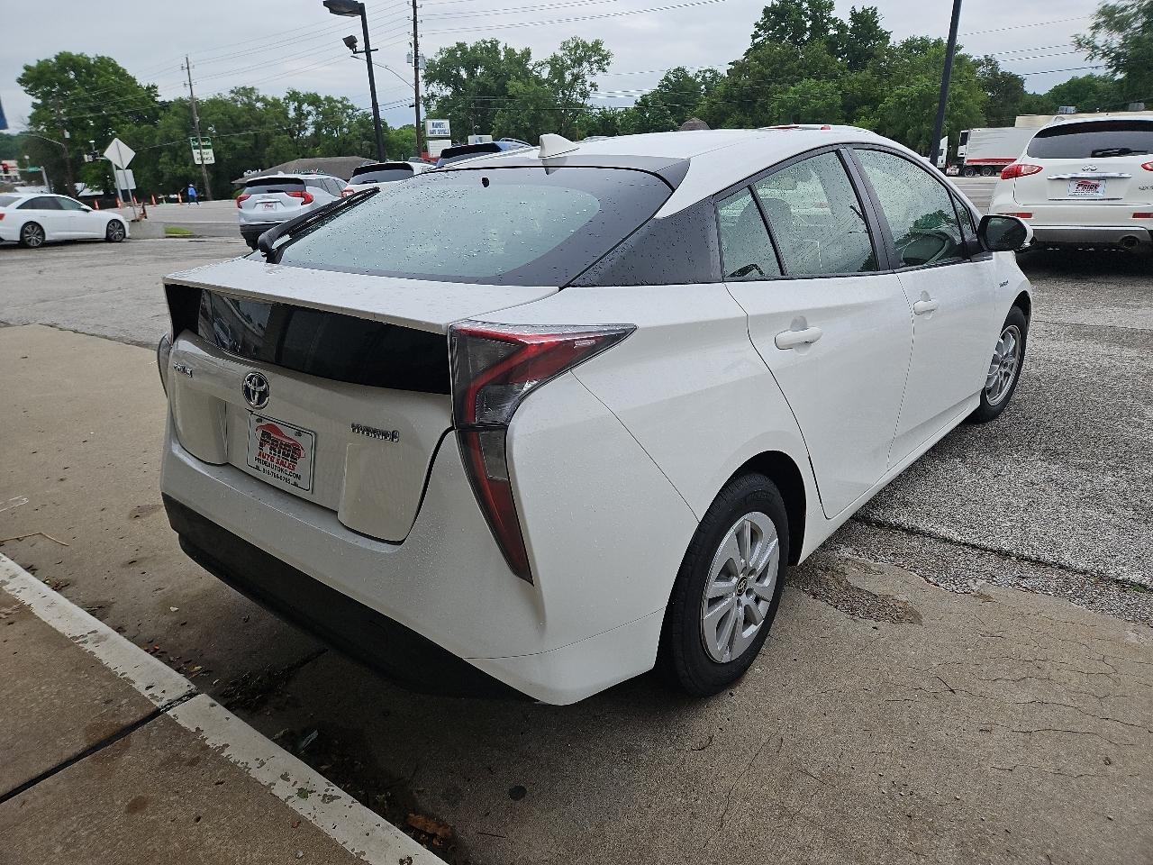 Toyota Prius Two 2017