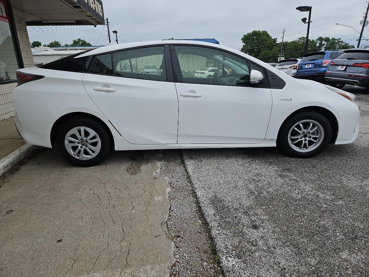 Toyota Prius Two 2017