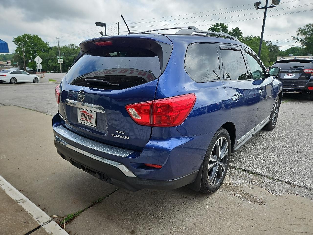 Nissan Pathfinder Platinum 4WD 2017