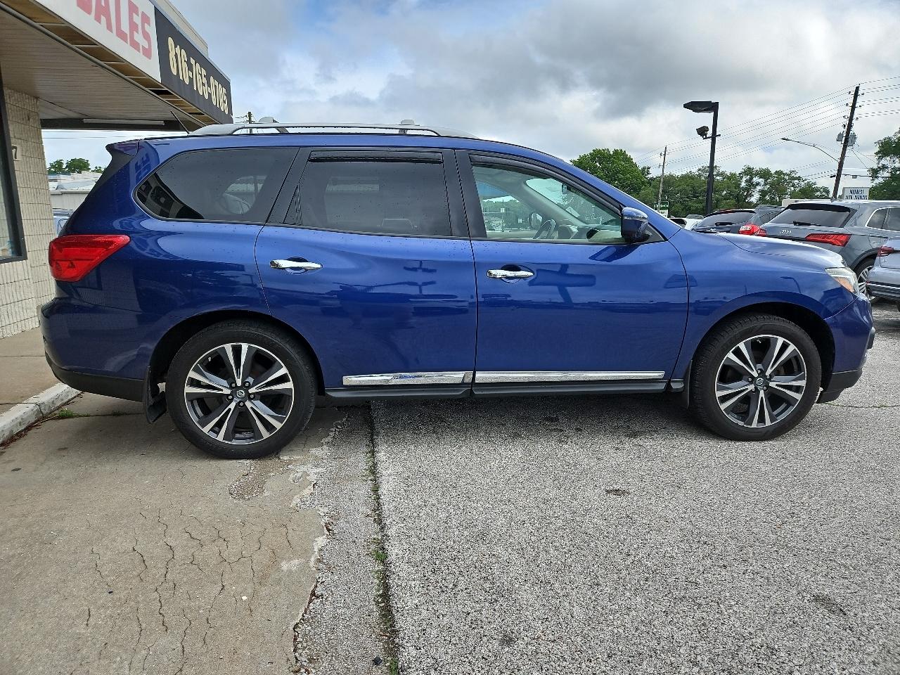 Nissan Pathfinder Platinum 4WD 2017