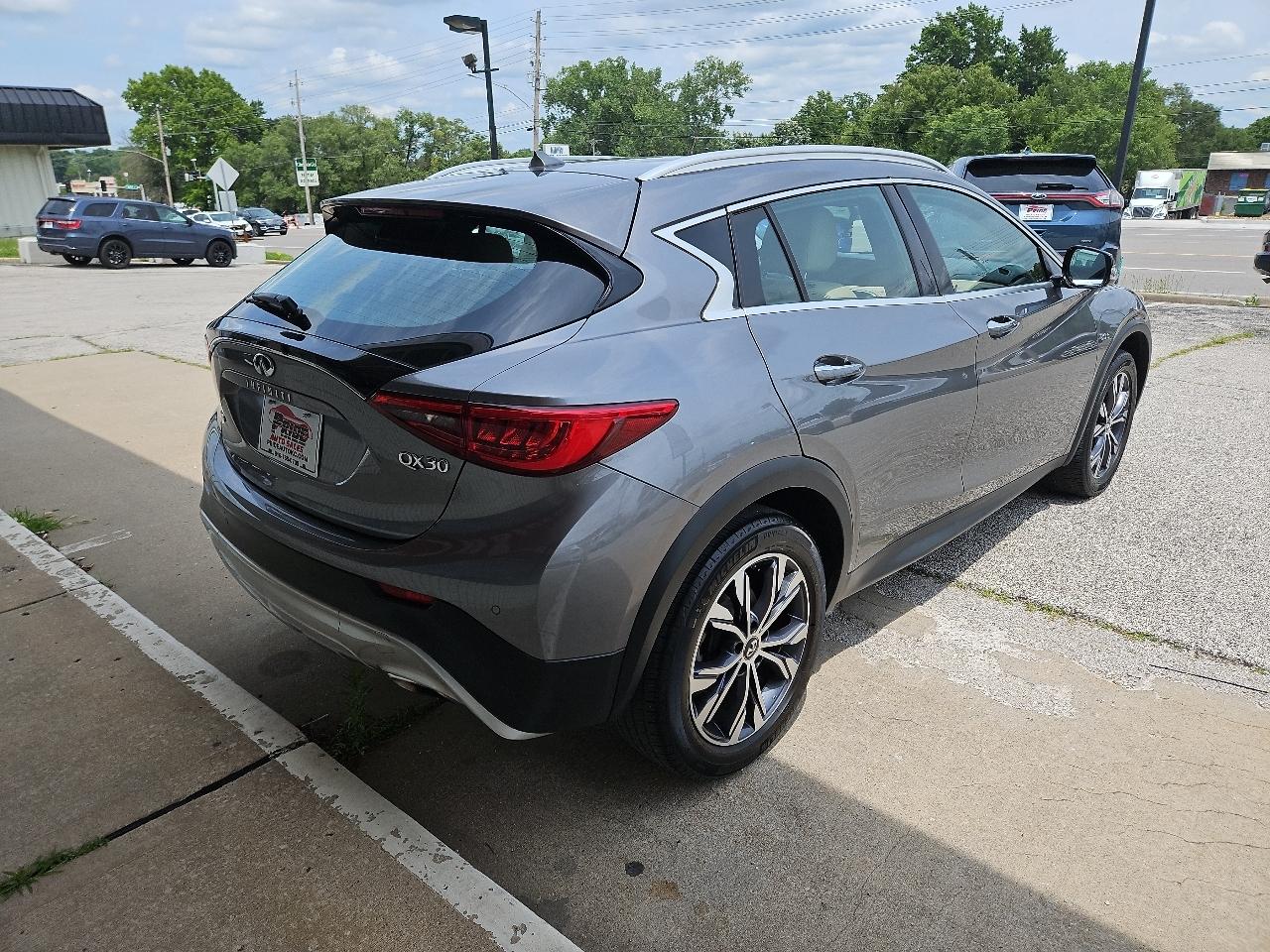 Infiniti QX30 Premium AWD 2017