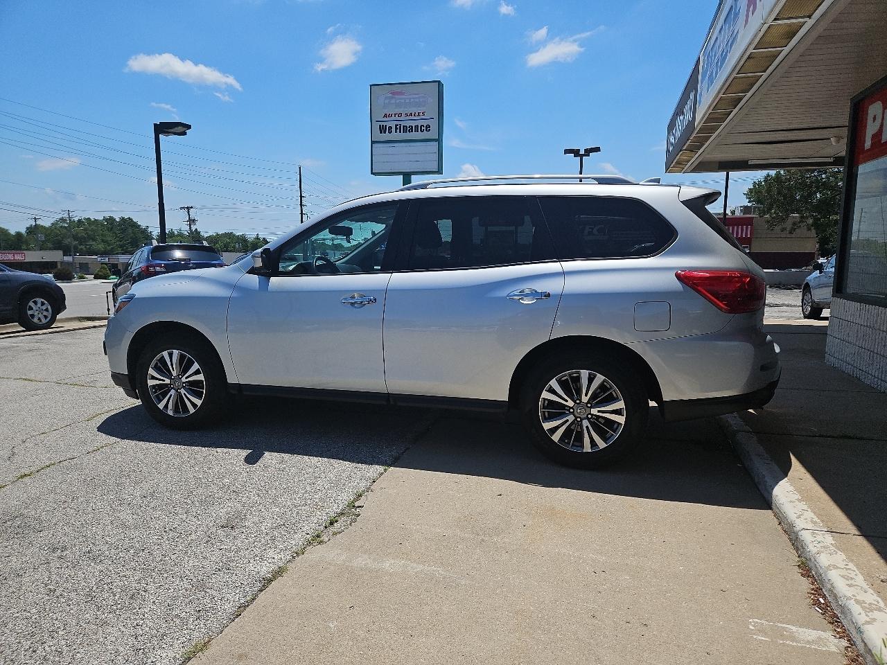 Nissan Pathfinder SL 4WD 2020