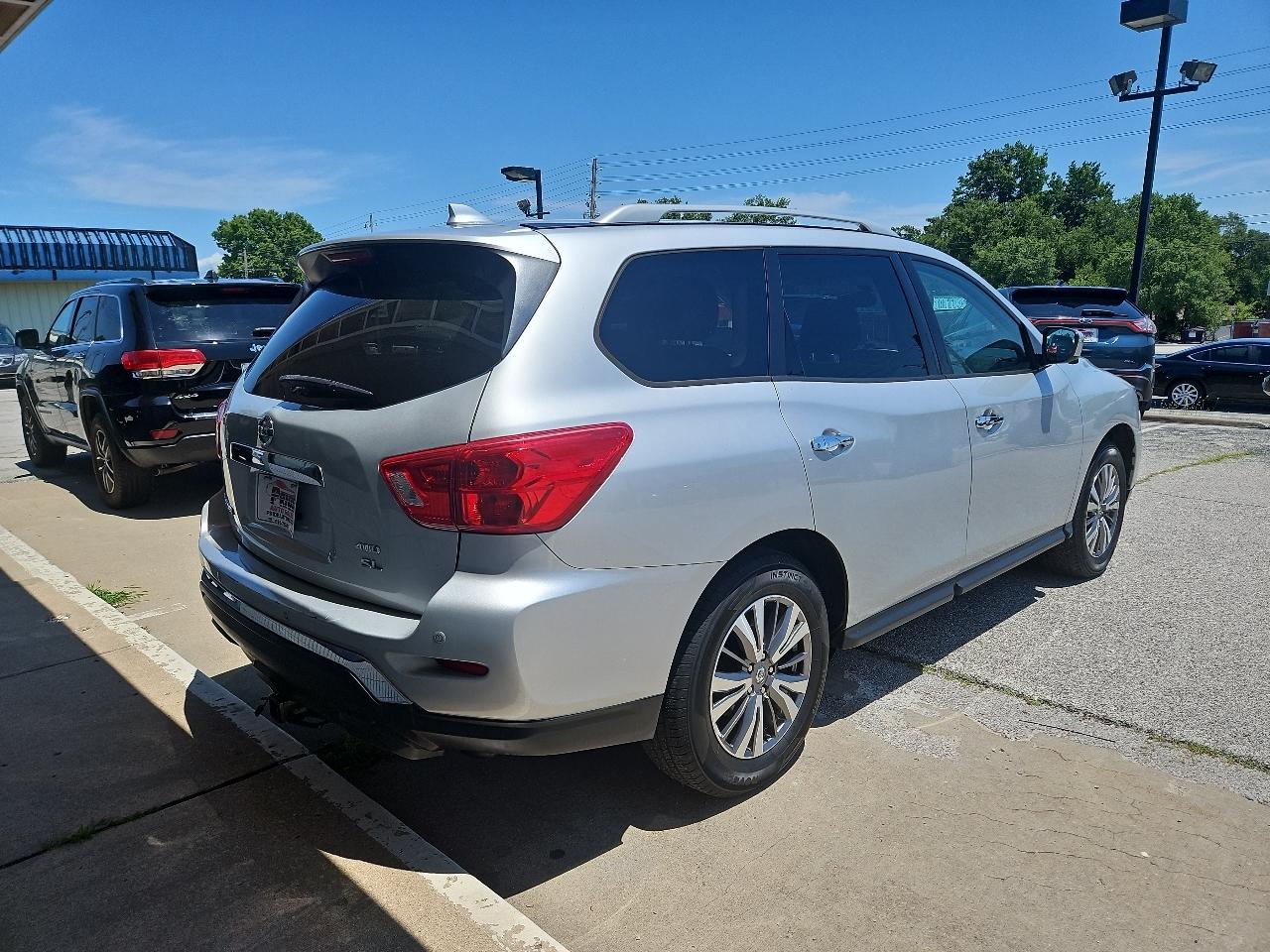 Nissan Pathfinder SL 4WD 2020