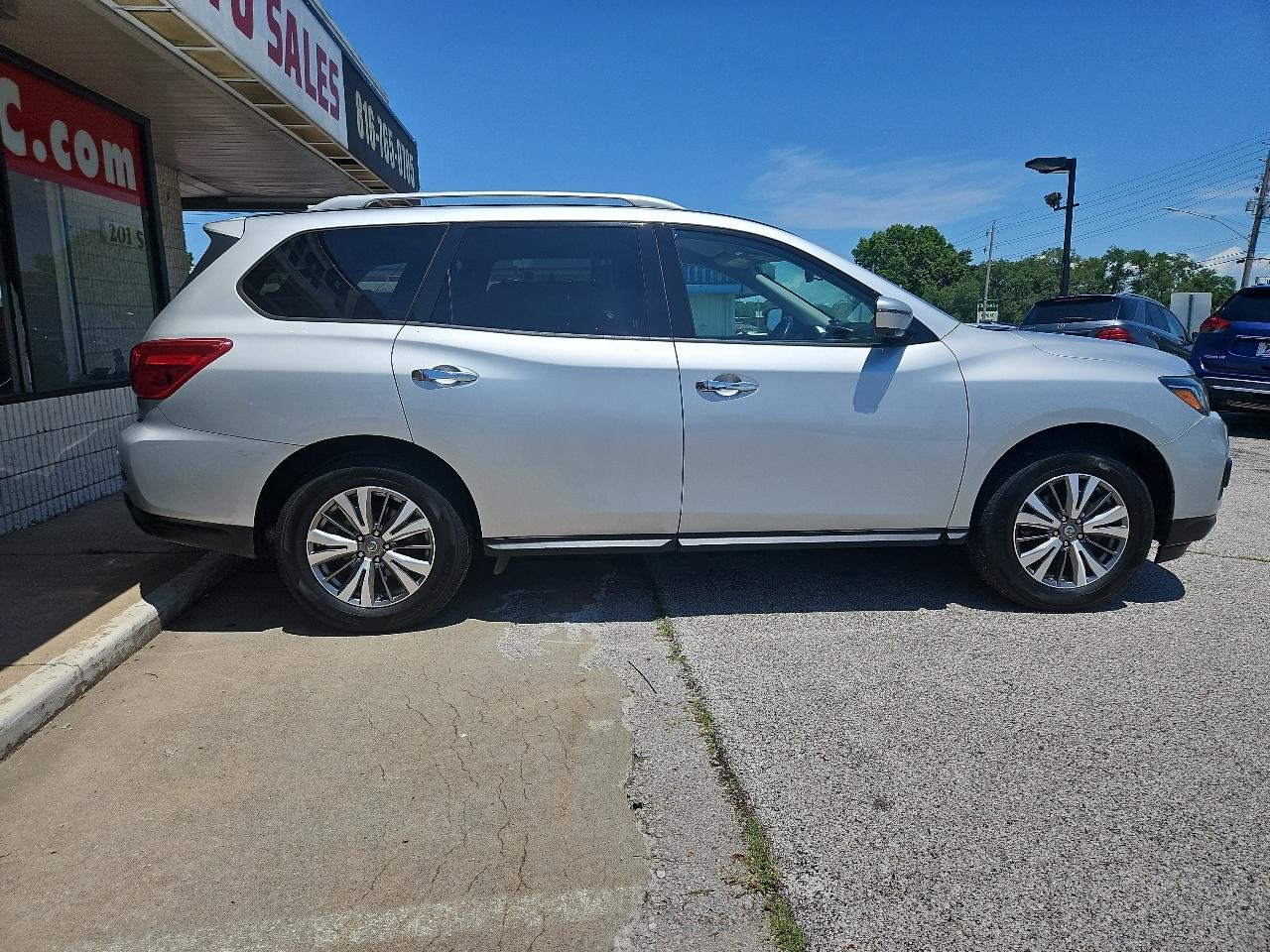 Nissan Pathfinder SL 4WD 2020