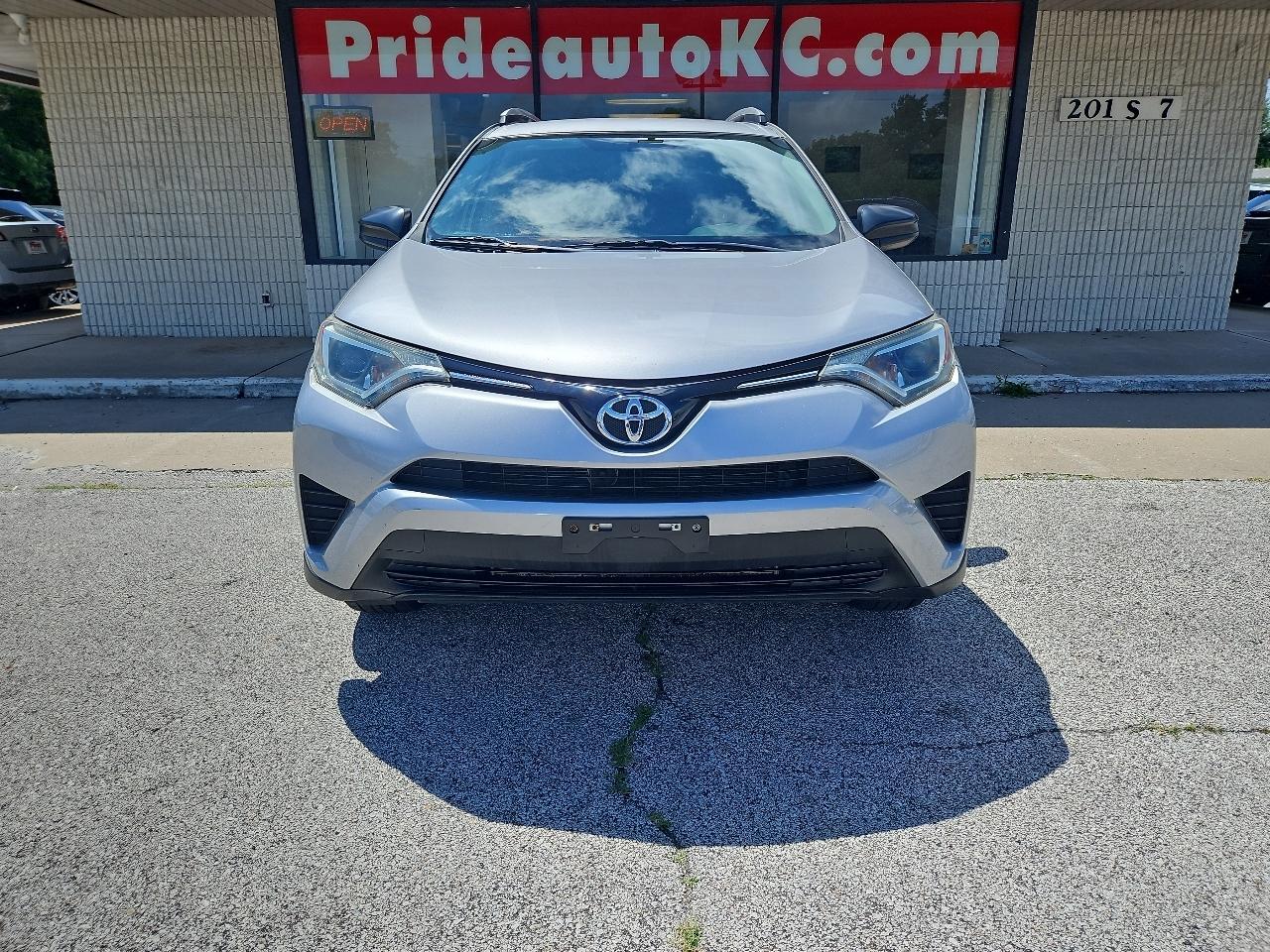 Toyota RAV4 LE AWD 2016