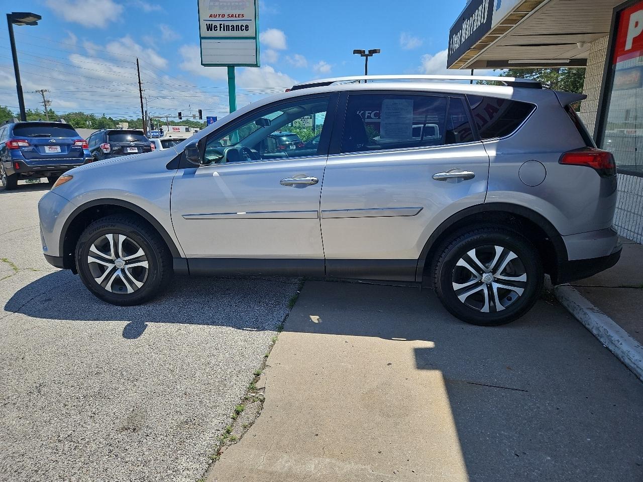 Toyota RAV4 LE AWD 2016