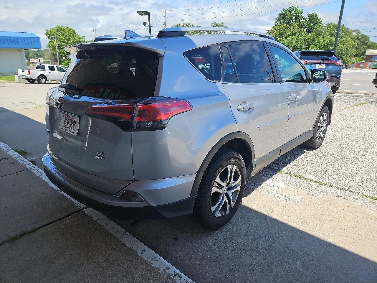 Toyota RAV4 LE AWD 2016
