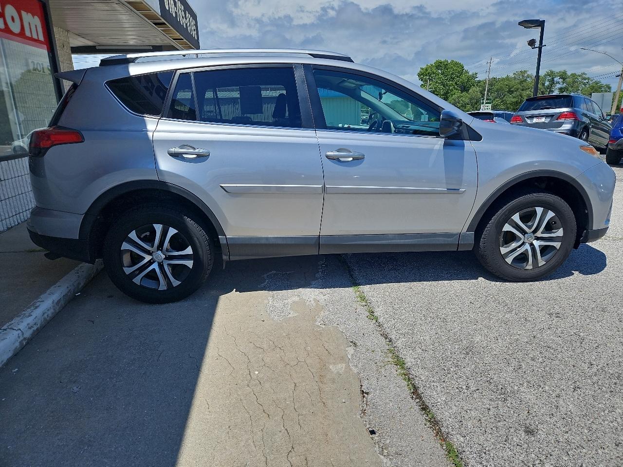 Toyota RAV4 LE AWD 2016