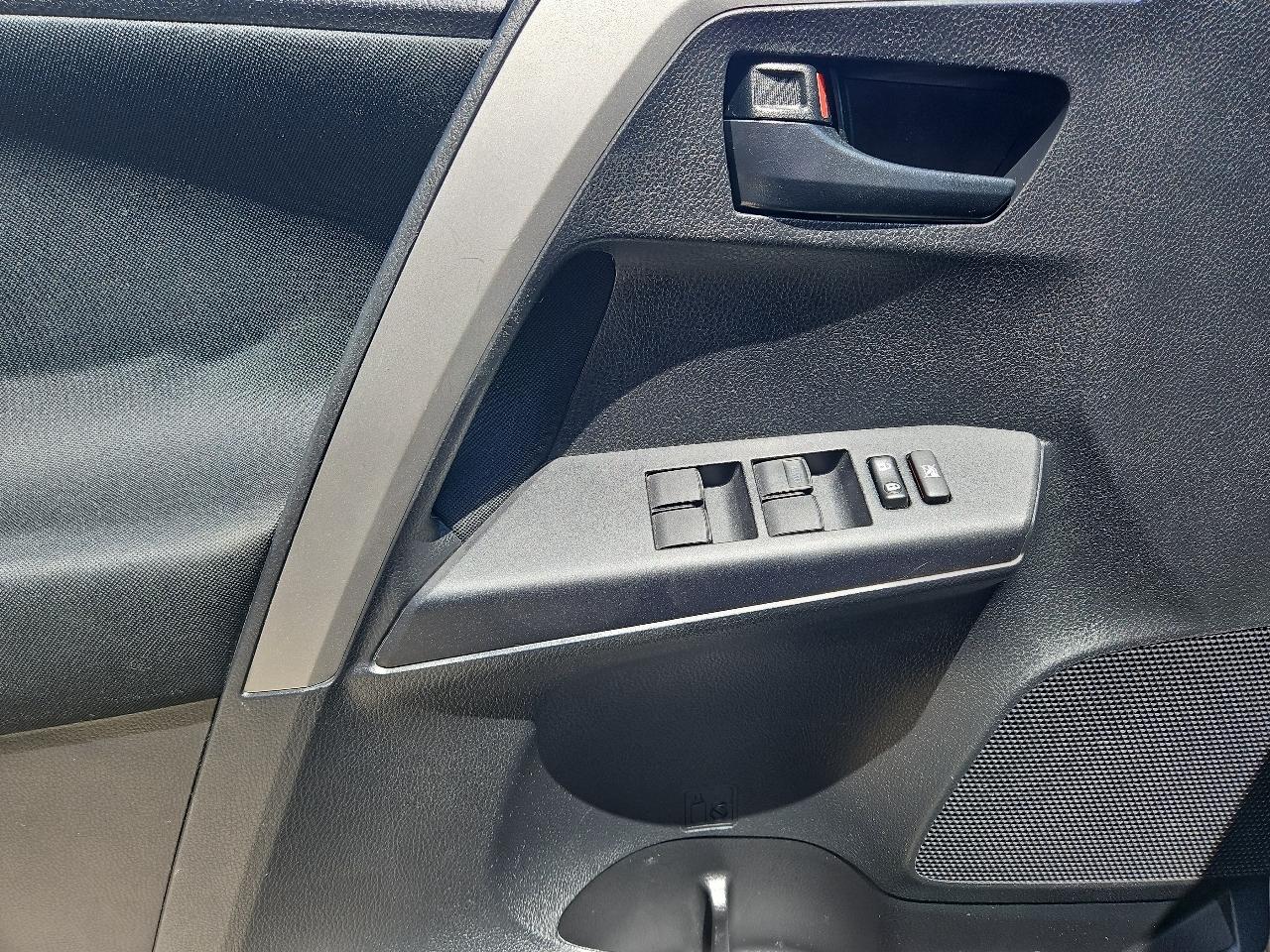 Toyota RAV4 LE AWD 2016