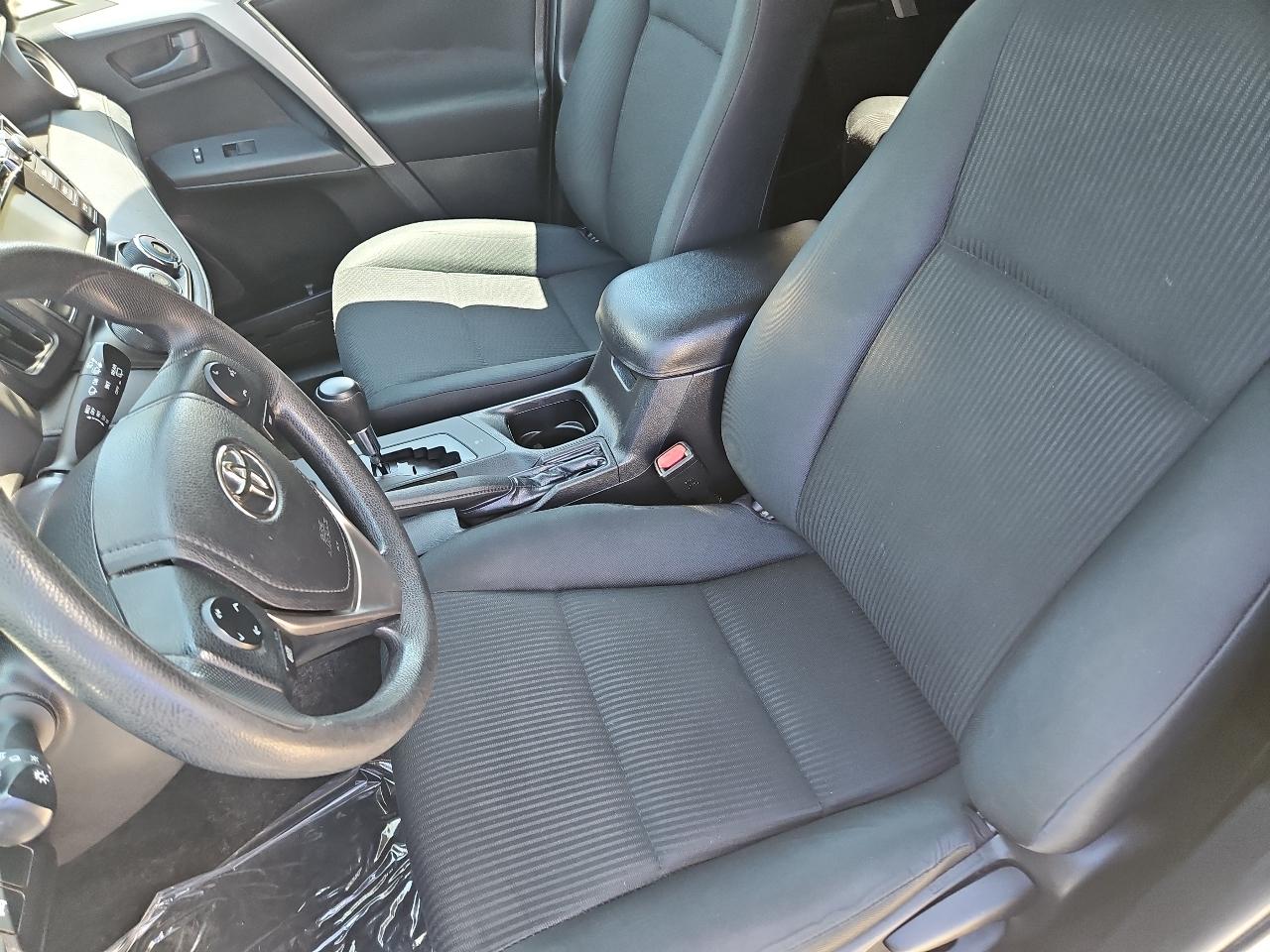 Toyota RAV4 LE AWD 2016