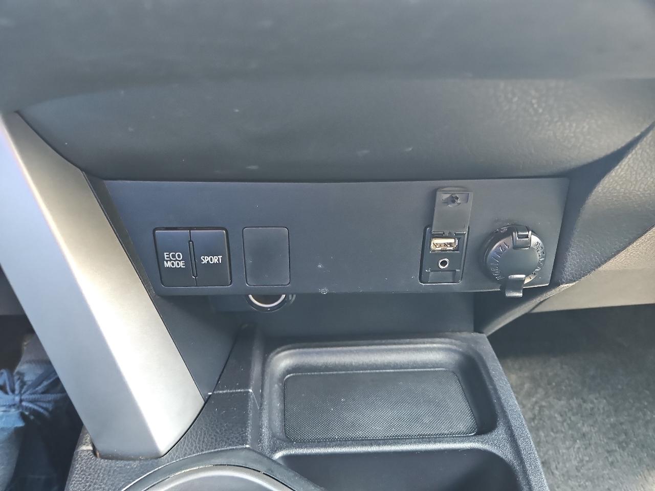 Toyota RAV4 LE AWD 2016