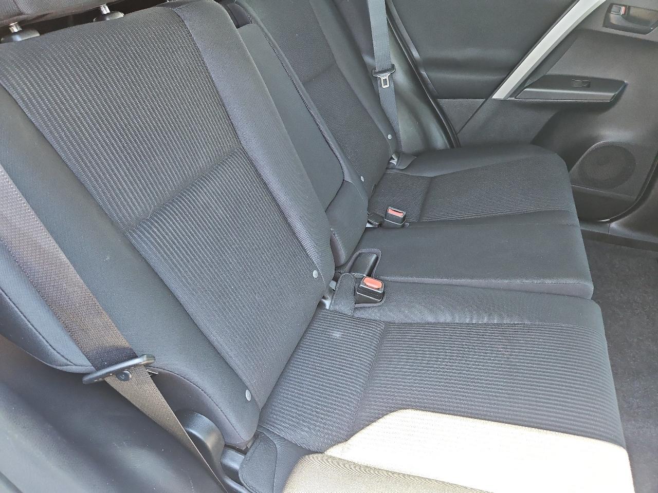 Toyota RAV4 LE AWD 2016