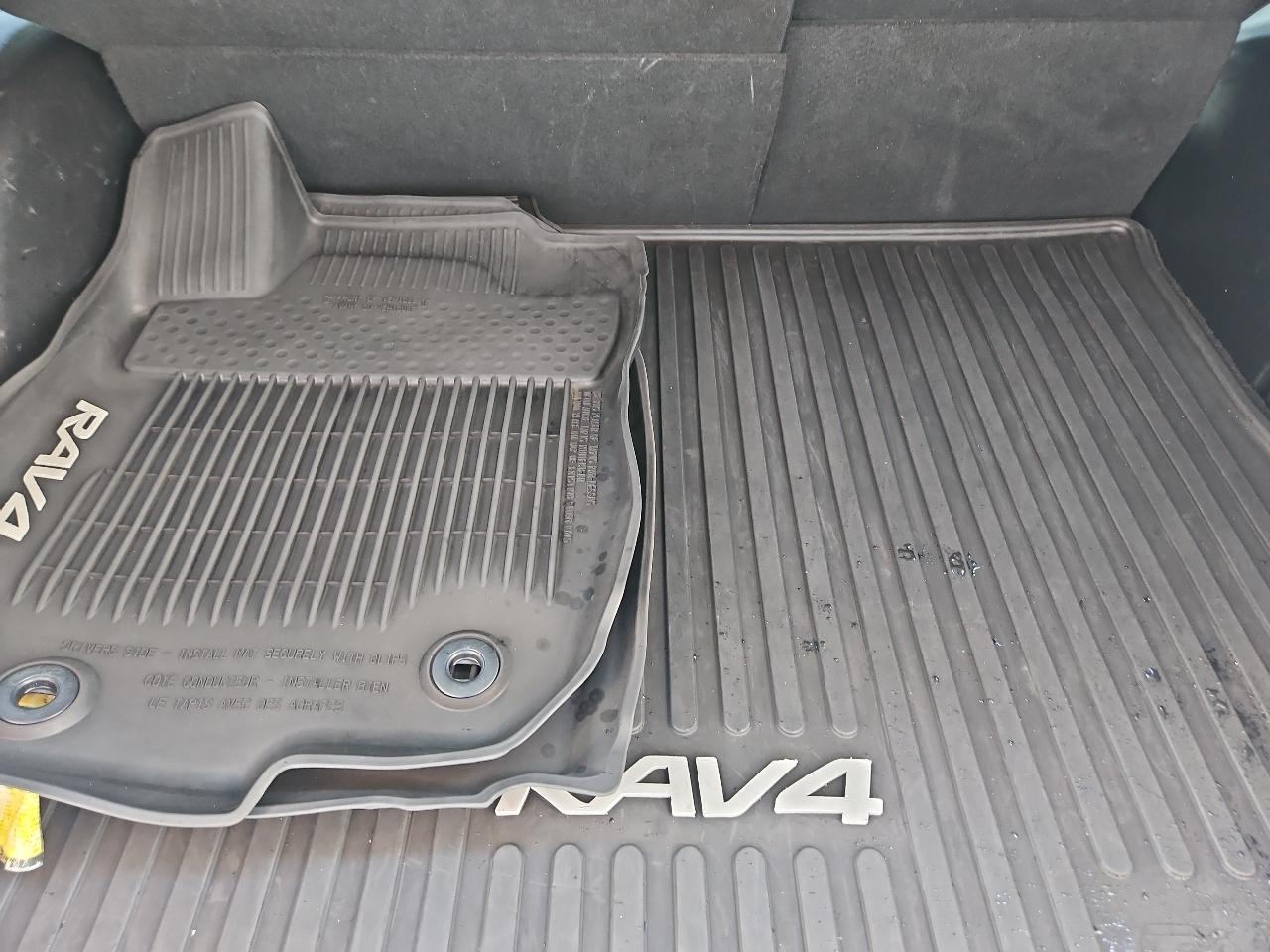 Toyota RAV4 LE AWD 2016