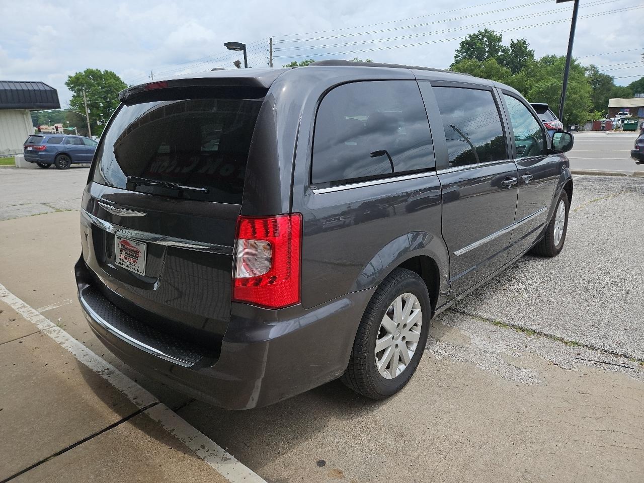 Chrysler Town & Country Touring 2016