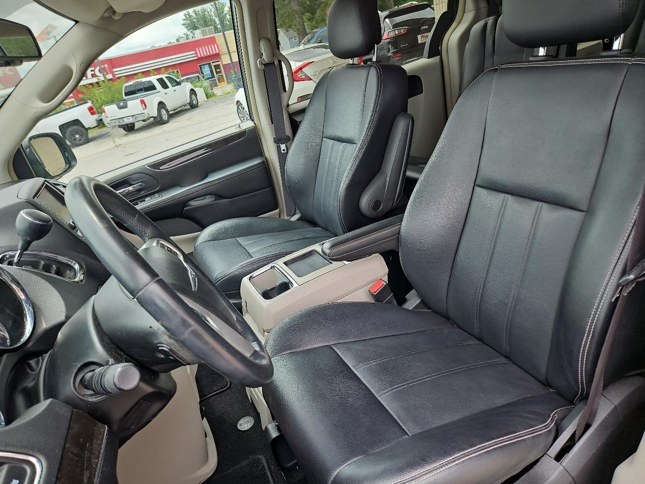 Chrysler Town & Country Touring 2016