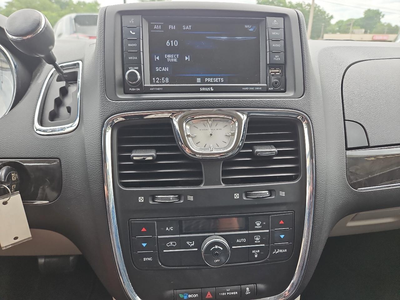 Chrysler Town & Country Touring 2016