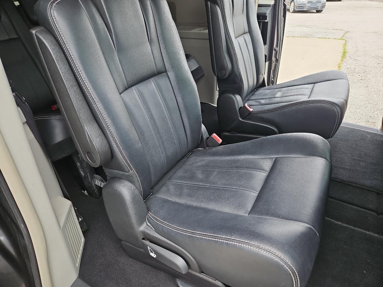Chrysler Town & Country Touring 2016